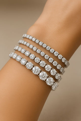 Classic tennis bracelet in 18K white gold with lab-grown diamonds – elegant silver setting and timeless design for everyday and occasion wear.