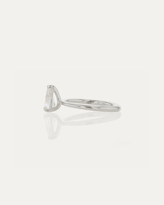 PEAR CUT LAB DIAMOND CLASSIC SOLITAIRE RING 18K GOLD