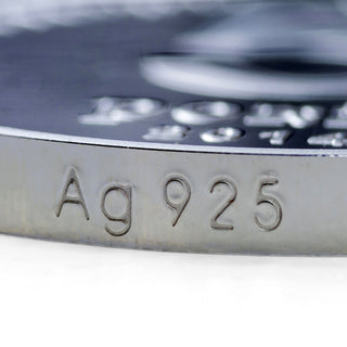 Close-up of a gold ring stamped with “925,” highlighting popular jewelry hallmarks and the true meaning behind 925 on gold pieces.
