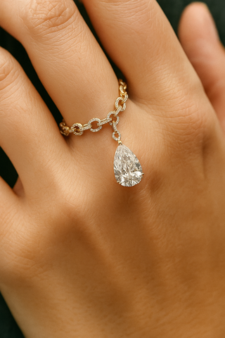 Cascade Élégante Ring