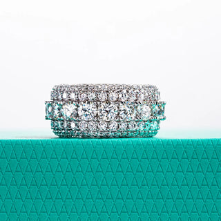 The Monarque Ring: Crown Your Style with Regal Grace