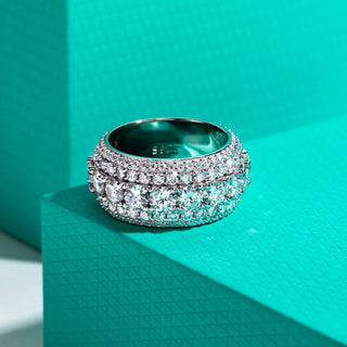 The Monarque Ring: Crown Your Style with Regal Grace
